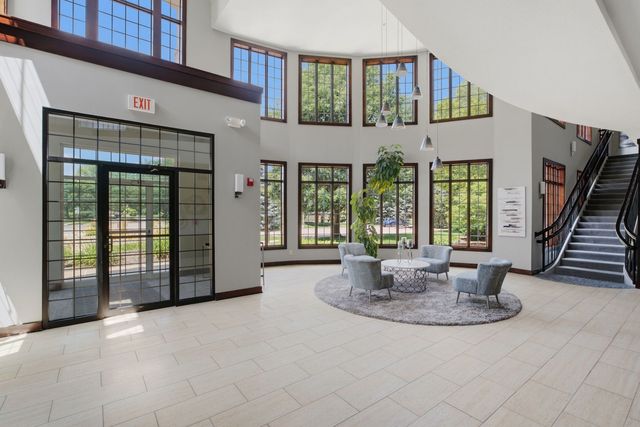 6215 Utica Ridge Road 104, Davenport, IA 52807
