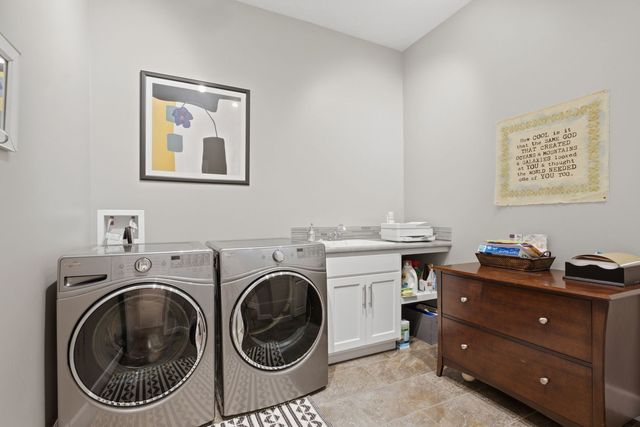 6215 Utica Ridge Road 104, Davenport, IA 52807
