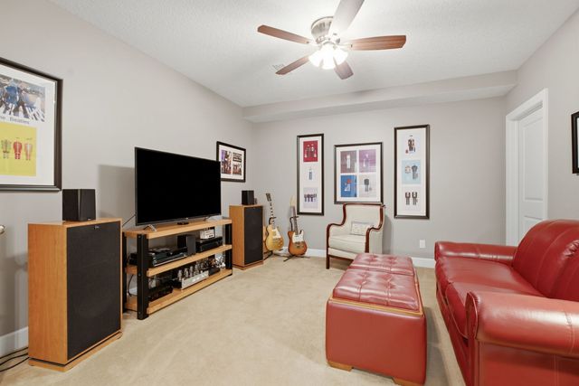 6215 Utica Ridge Road 104, Davenport, IA 52807
