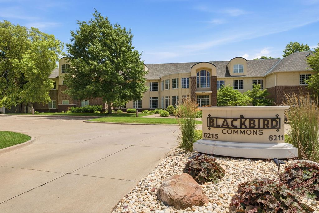 6215 Utica Ridge Road 104, Davenport, IA 52807