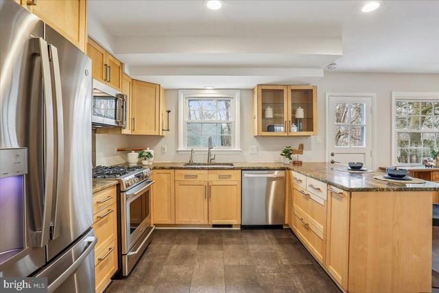 11011 MONTROSE AVE, Garrett Park, MD 20896