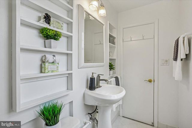 11011 MONTROSE AVE, Garrett Park, MD 20896