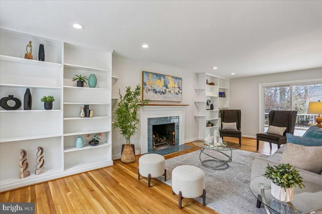 11011 MONTROSE AVE, Garrett Park, MD 20896