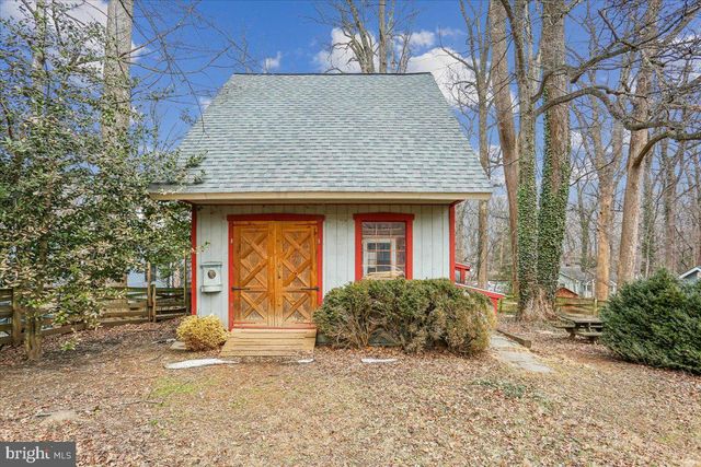 11011 MONTROSE AVE, Garrett Park, MD 20896