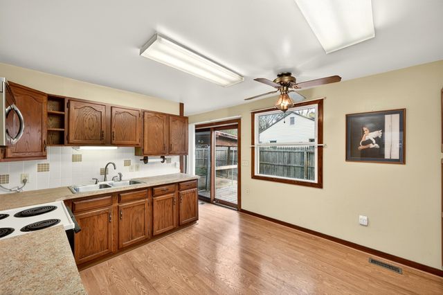 8 Kim Court, Midland, MI 48642