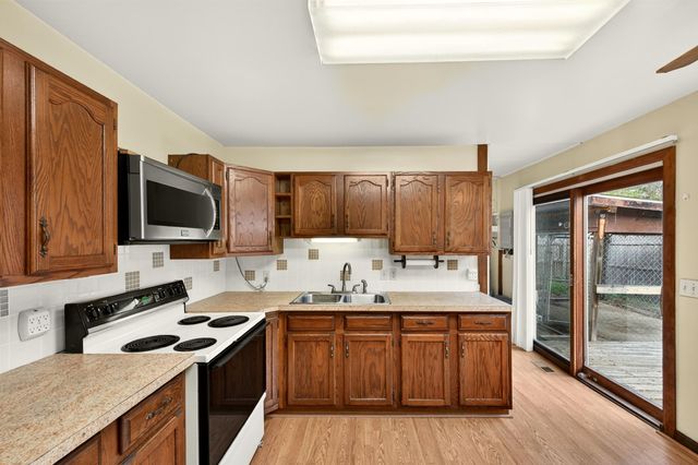 8 Kim Court, Midland, MI 48642