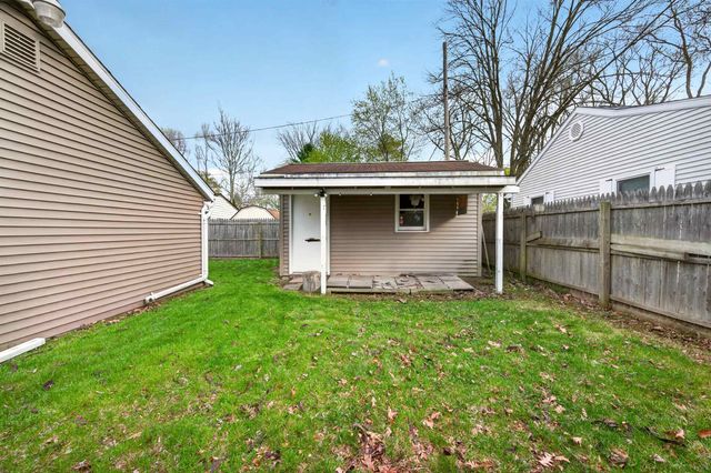 8 Kim Court, Midland, MI 48642