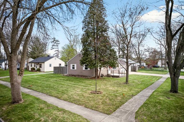 8 Kim Court, Midland, MI 48642
