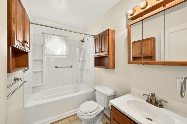8 Kim Court, Midland, MI 48642