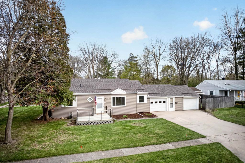 8 Kim Court, Midland, MI 48642