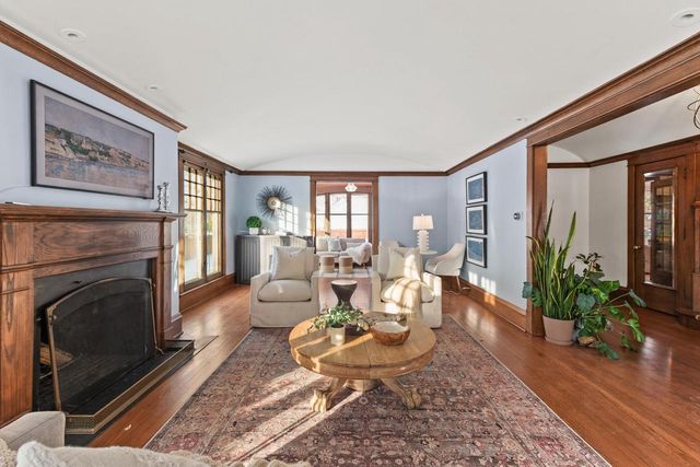 3405 N Hackett AVENUE, Milwaukee, WI 53211