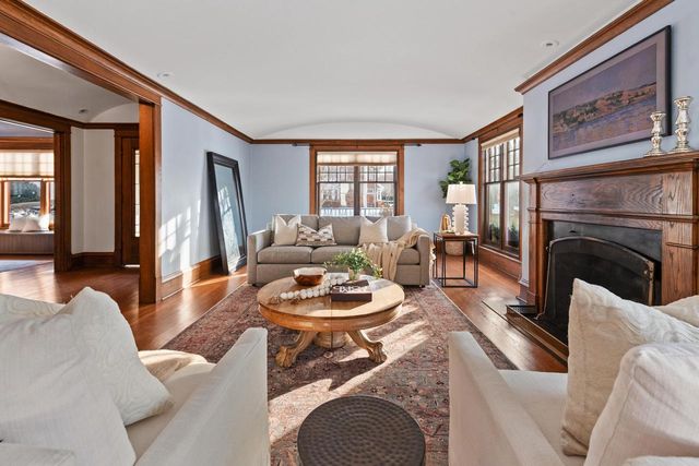 3405 N Hackett AVENUE, Milwaukee, WI 53211