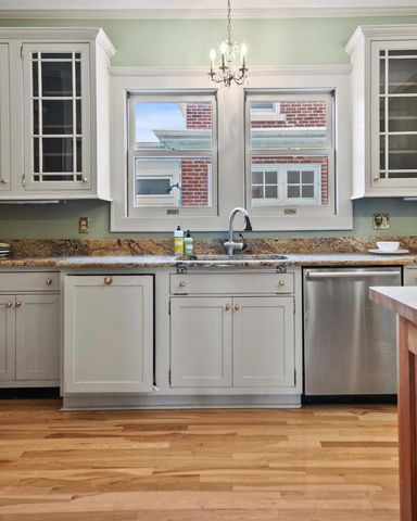 3405 N Hackett AVENUE, Milwaukee, WI 53211