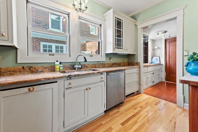 3405 N Hackett AVENUE, Milwaukee, WI 53211