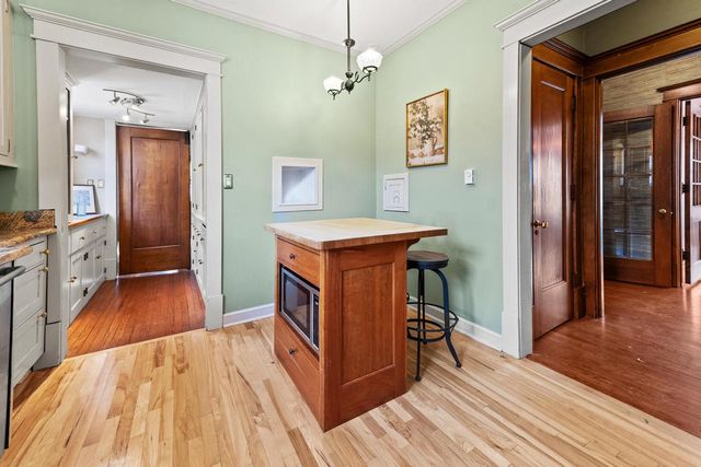 3405 N Hackett AVENUE, Milwaukee, WI 53211