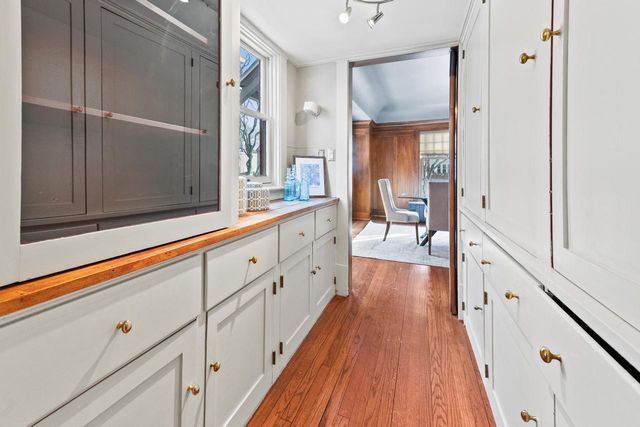 3405 N Hackett AVENUE, Milwaukee, WI 53211