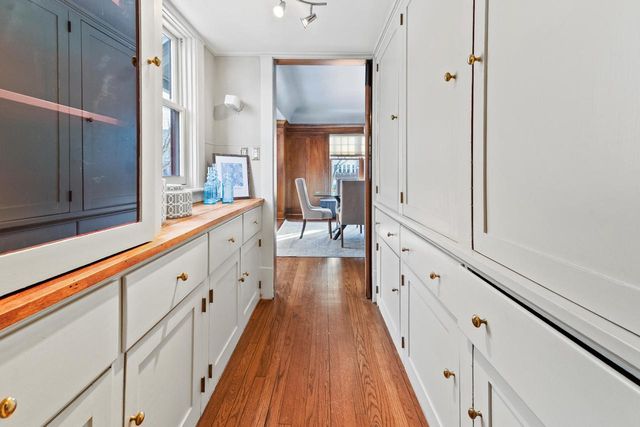 3405 N Hackett AVENUE, Milwaukee, WI 53211