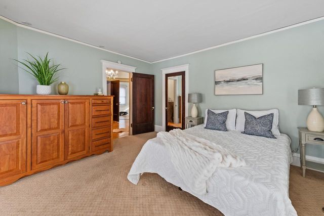 3405 N Hackett AVENUE, Milwaukee, WI 53211