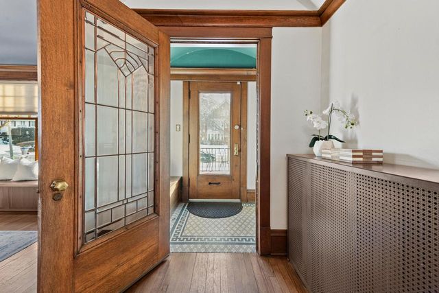 3405 N Hackett AVENUE, Milwaukee, WI 53211