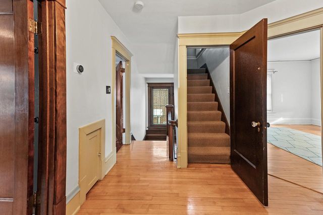 3405 N Hackett AVENUE, Milwaukee, WI 53211