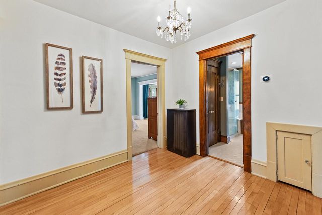 3405 N Hackett AVENUE, Milwaukee, WI 53211