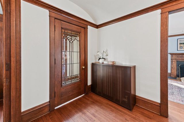 3405 N Hackett AVENUE, Milwaukee, WI 53211