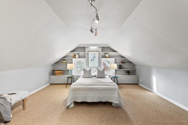 3405 N Hackett AVENUE, Milwaukee, WI 53211