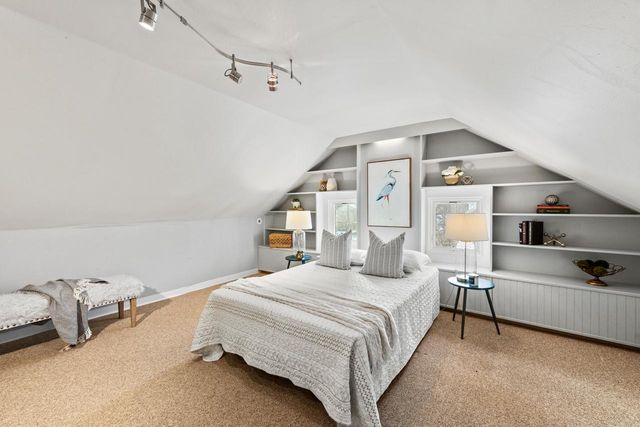 3405 N Hackett AVENUE, Milwaukee, WI 53211