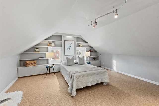 3405 N Hackett AVENUE, Milwaukee, WI 53211