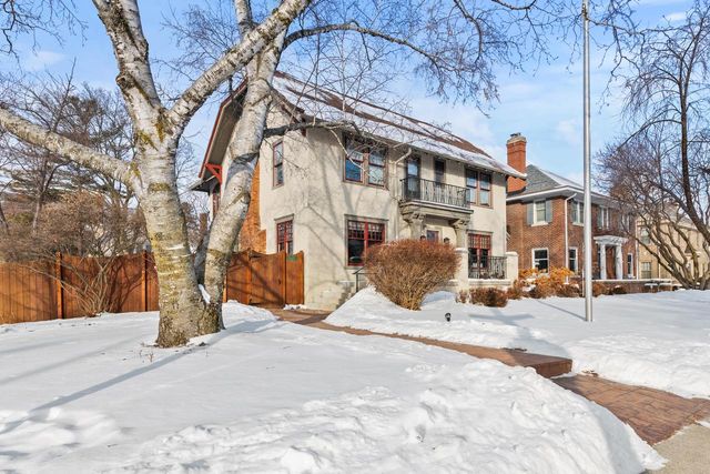 3405 N Hackett AVENUE, Milwaukee, WI 53211