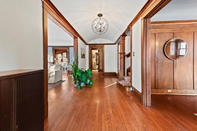 3405 N Hackett AVENUE, Milwaukee, WI 53211