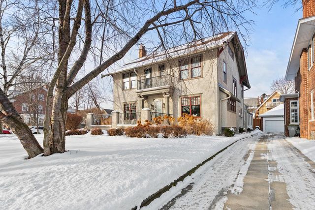 3405 N Hackett AVENUE, Milwaukee, WI 53211