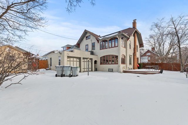 3405 N Hackett AVENUE, Milwaukee, WI 53211