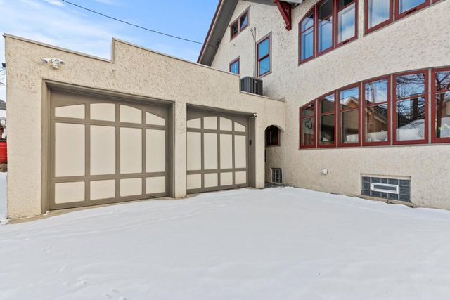 3405 N Hackett AVENUE, Milwaukee, WI 53211