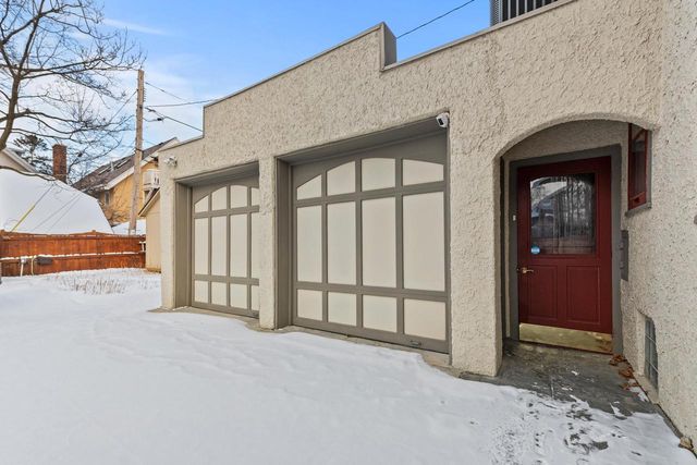 3405 N Hackett AVENUE, Milwaukee, WI 53211
