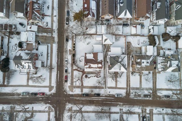 3405 N Hackett AVENUE, Milwaukee, WI 53211