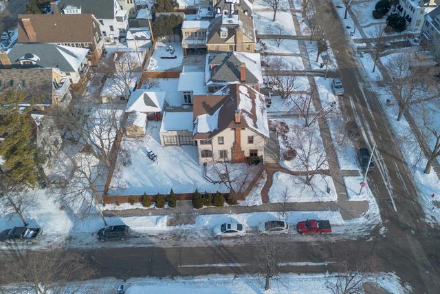 3405 N Hackett AVENUE, Milwaukee, WI 53211