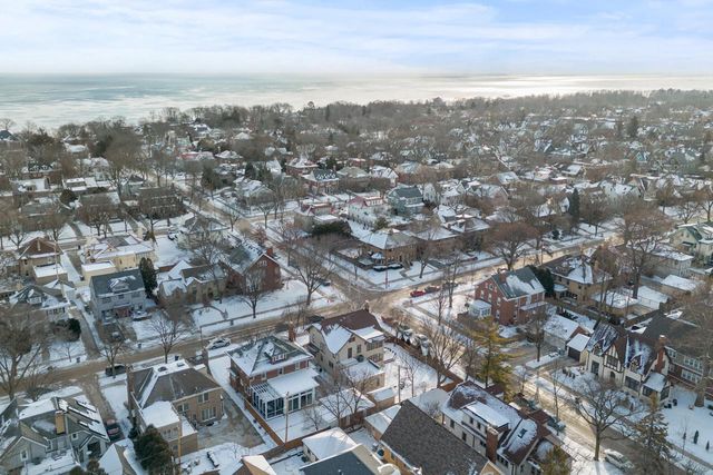 3405 N Hackett AVENUE, Milwaukee, WI 53211