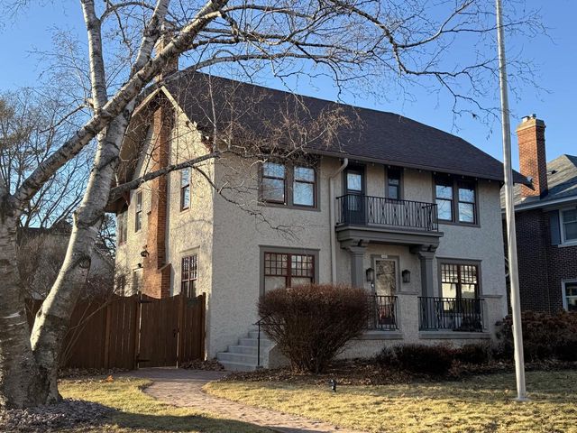 3405 N Hackett AVENUE, Milwaukee, WI 53211