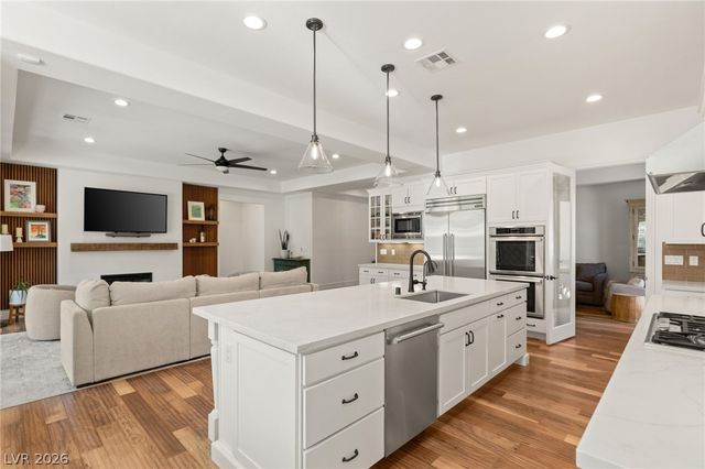 725 Porto Mio Way, Las Vegas, NV 89138