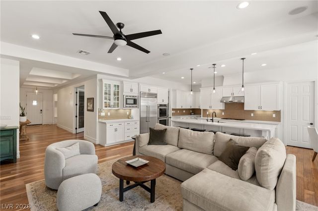 725 Porto Mio Way, Las Vegas, NV 89138