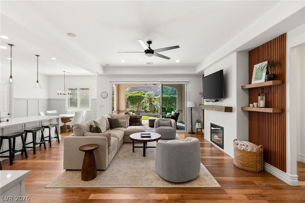 Image 5 of property listing at 725 Porto Mio Way, Las Vegas, NV 89138