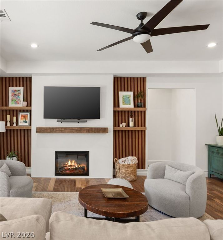 Image 9 of property listing at 725 Porto Mio Way, Las Vegas, NV 89138