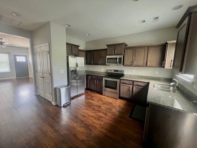 100 Bell Forge Ct, White Bluff, TN 37187