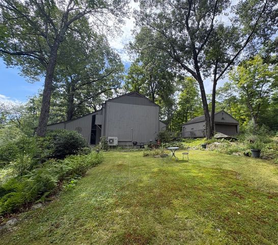 450 Glendale Rd, Wilbraham, MA 01095