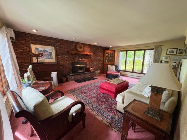 450 Glendale Rd, Wilbraham, MA 01095