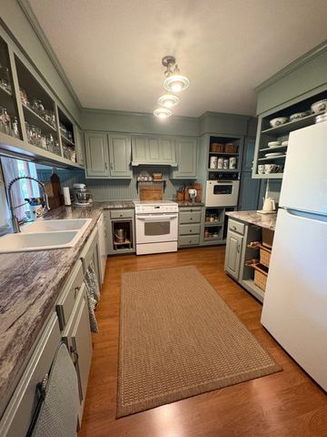 450 Glendale Rd, Wilbraham, MA 01095