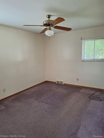 8547 Kinloch Street, Dearborn Heights, MI 48127