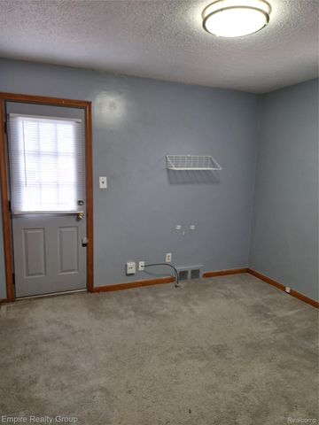 8547 Kinloch Street, Dearborn Heights, MI 48127