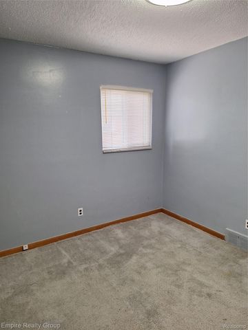 8547 Kinloch Street, Dearborn Heights, MI 48127